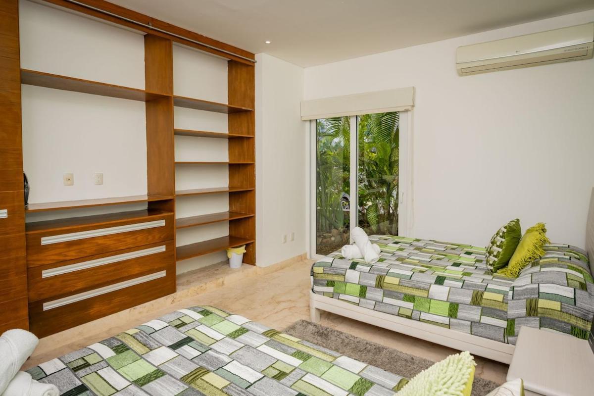 Magnificent 2 Blocks From The And 5th Ave * Playa del Carmen